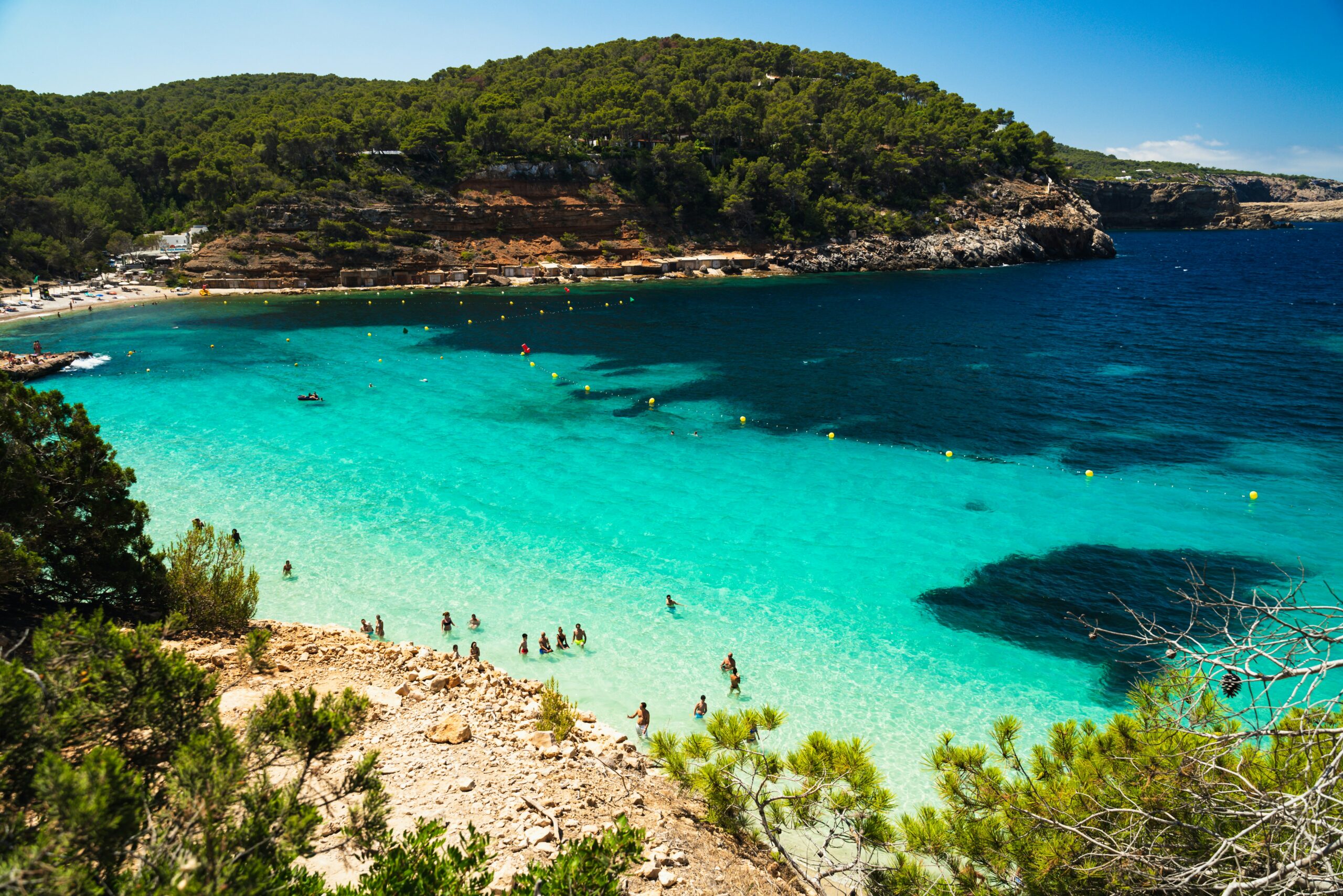 Côte et village blanc d'Ibiza