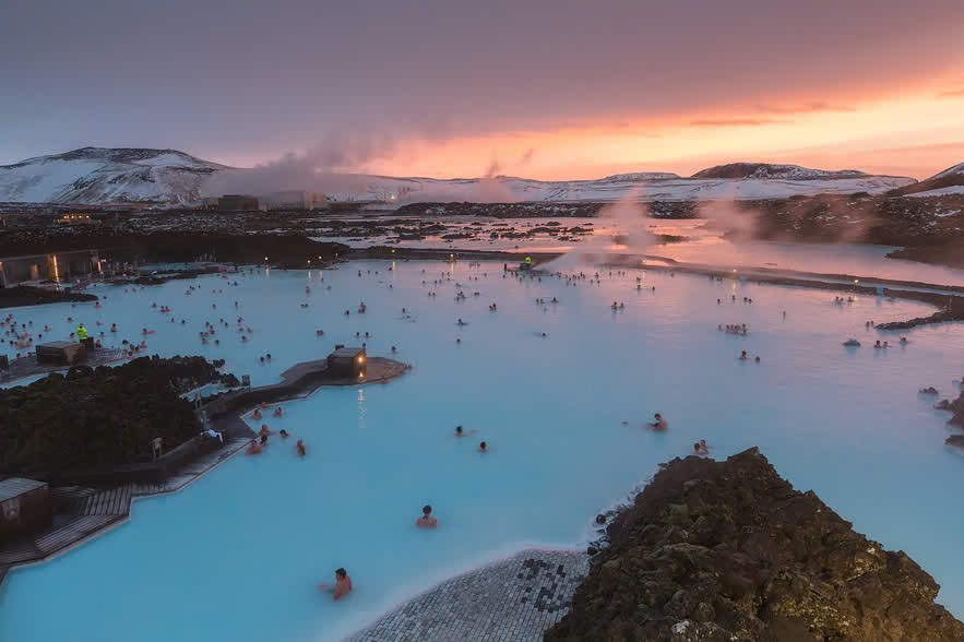 Bassin d'eau chaude naturelle en Islande